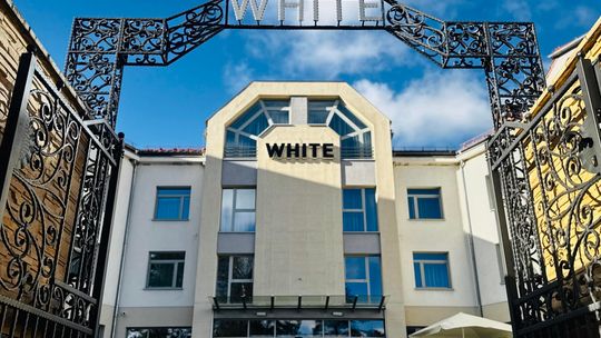 Hotel White