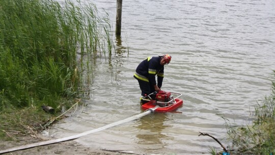 Ćwiczenia strażackie nad Jeziorem Przytomnym