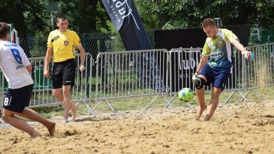 Beach soccer na wyciągnięcie ręki. Bartłomiej Stolarz reprezentantem Gostynina