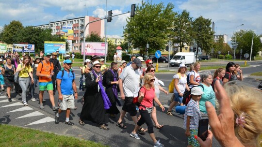 Trwa 36. piesza pielgrzymka Diecezji Płockiej na Jasną Górę. W niedzielę pątnicy odwiedzili Gostynin