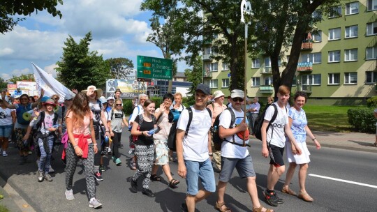 Trwa 36. piesza pielgrzymka Diecezji Płockiej na Jasną Górę. W niedzielę pątnicy odwiedzili Gostynin