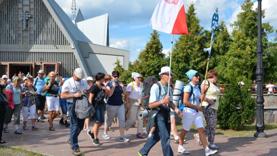 Trwa 36. piesza pielgrzymka Diecezji Płockiej na Jasną Górę. W niedzielę pątnicy odwiedzili Gostynin