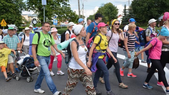 Trwa 36. piesza pielgrzymka Diecezji Płockiej na Jasną Górę. W niedzielę pątnicy odwiedzili Gostynin