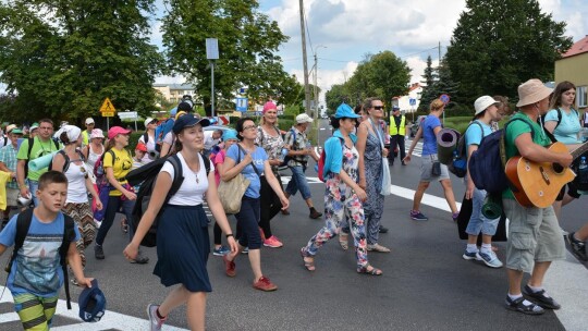 Trwa 36. piesza pielgrzymka Diecezji Płockiej na Jasną Górę. W niedzielę pątnicy odwiedzili Gostynin