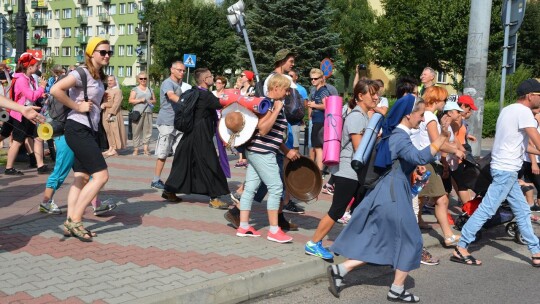 Trwa 36. piesza pielgrzymka Diecezji Płockiej na Jasną Górę. W niedzielę pątnicy odwiedzili Gostynin