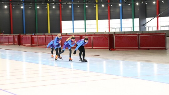 Łyżwiarki szybkie U.K.S. Zwoleń-Team trenują w pierwszej w Polsce krytej arenie Tomaszowa Mazowieckiego