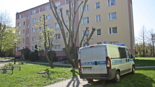 Służby wyjeżdżają do zamkniętych lokatorów