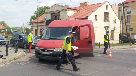 Samochód dostawczy najechał na motorower