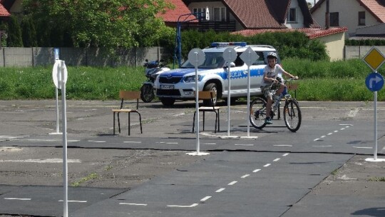 Policjanci na Turnieju bezpieczeństwa ruchu drogowego