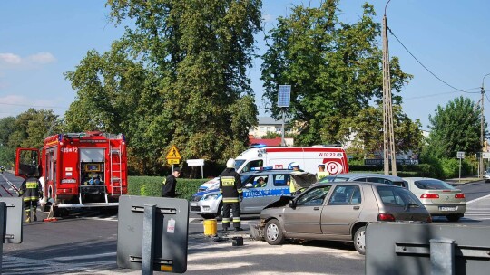 Stłuczka na rozwidleniu Płockiej i Bierzewickiej