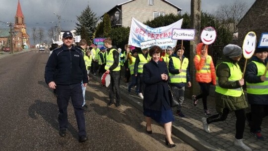 Kolorowy przemarsz przeciwko agresji i przemocy w Pacynie