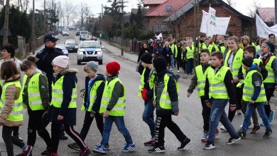 Kolorowy przemarsz przeciwko agresji i przemocy w Pacynie