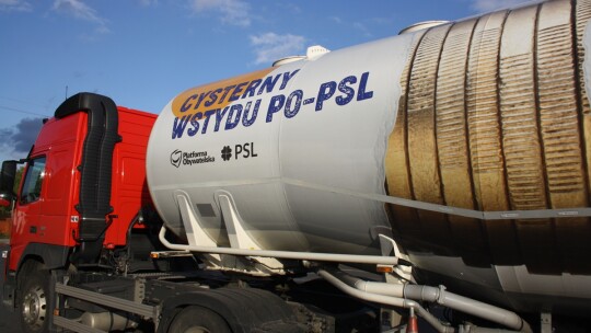 Do Gostynina przybyła "cysterna wstydu PO-PSL"