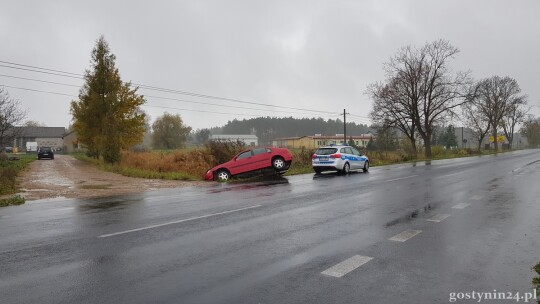 Kierowcy tracą panowanie nad autami. Sypią się kolizje