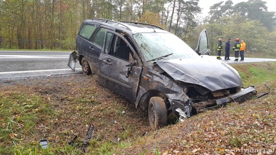 Kierowcy tracą panowanie nad autami. Sypią się kolizje