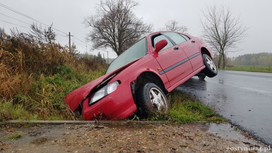 Kierowcy tracą panowanie nad autami. Sypią się kolizje