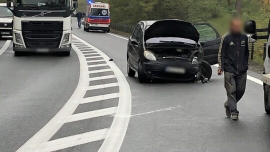 Kierowcy tracą panowanie nad autami. Sypią się kolizje