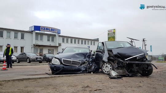 Dwa mercedesy zderzyły się na Krośniewickiej