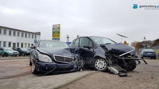 Dwa mercedesy zderzyły się na Krośniewickiej