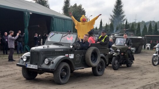 Mażoretki, motocykle i drób...