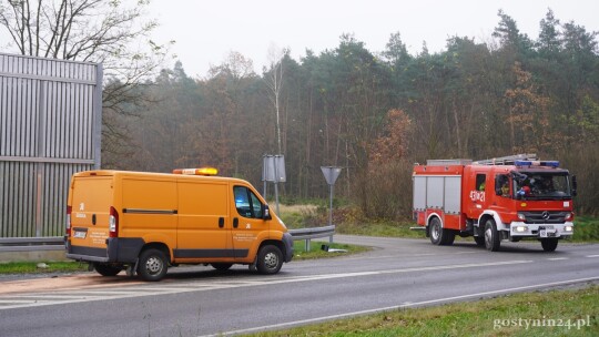 Wpadł w poślizg i uszkodził sygnalizację