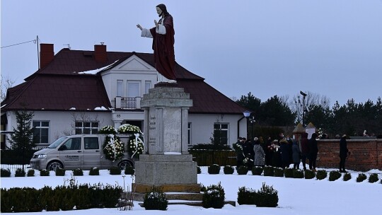 Pogrzeb matki i dziecka w Kłotnie