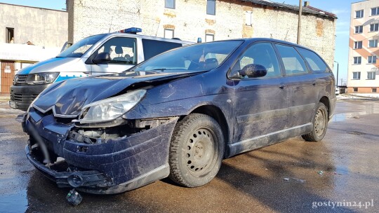 Z trzema promilami i bez uprawnień. Spowodował kolizję i uciekł z miejsca zdarzenia