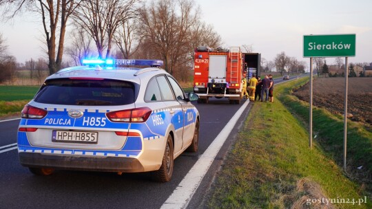 Osobówka wjechała w ciężarówkę na DK60