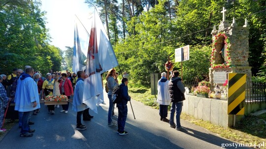 Pielgrzymi skępscy w drodze