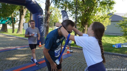 Adrian Przybyła z Iławy wygrywa „Gostynińską piątkę”