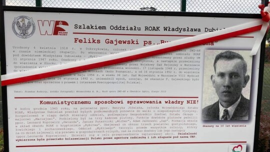 Uroczystość odsłonięcia tablic ku czci Żołnierzy Niezłomnych w Szkole Podstawowej nr 1