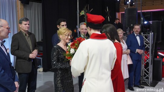 Maturzyści z Liceum Ogólnokształcącego bawią się na studniówce w Kutnie [FOTO]