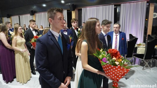 Maturzyści z Liceum Ogólnokształcącego bawią się na studniówce w Kutnie [FOTO]