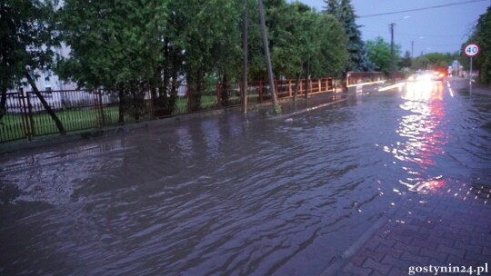 Ulewa nad Gostyninem. Zablokowana mała obwodnica