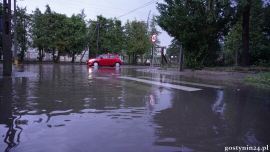 Ulewa nad Gostyninem. Zablokowana mała obwodnica