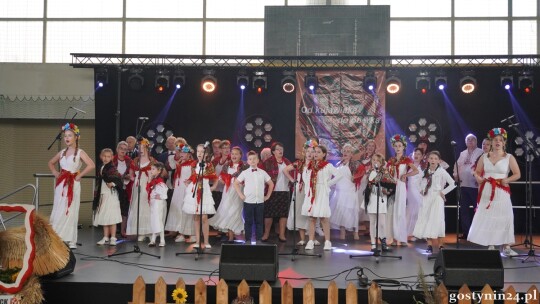 Ludowy Zespół Pieśni i Tańca Szczawin Kościelny cichym zwycięzcą Festiwalu „Od kujawiaka do oberka” [VIDEO]