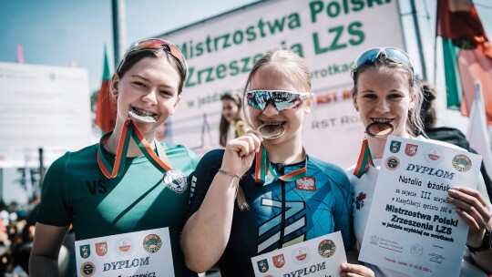 Pierwsza edycja torowego Pucharu Polski w jeździe szybkiej na łyżworolkach i 19 medali zawodników UKS „ZWOLEŃ-TEAM”