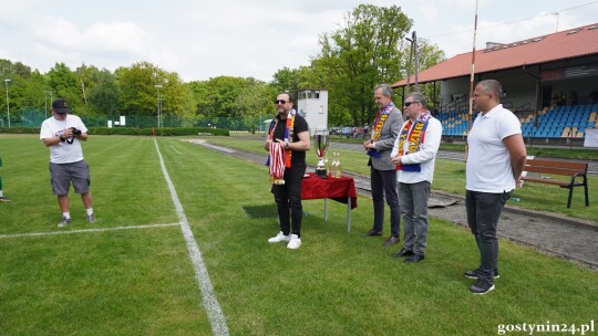 Piłkarze Mazura z pucharem, medalami i wygraną z Unią Czermno. Dziękujemy [AUDIO+FOTO]