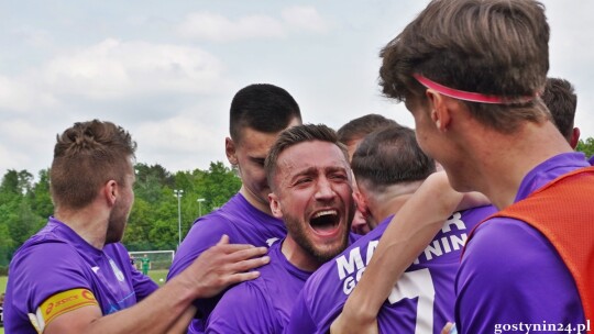 Piłkarze Mazura z pucharem, medalami i wygraną z Unią Czermno. Dziękujemy [AUDIO+FOTO]