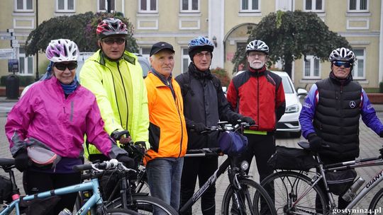 Rowerzyści pojechali na tamę do Włocławka