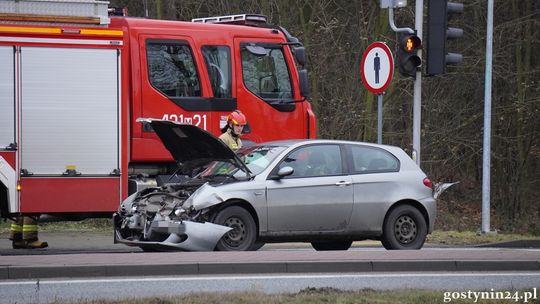 Utrudnienia na obwodnicy. Zderzyły się dwa samochody