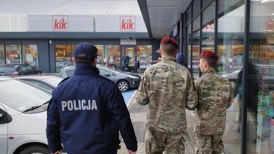 Wspólne patrole policjantów z uczniami liceum mundurowego „FENIKS” z Płocka