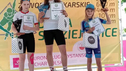 Najmłodsi reprezentanci UKS Zwoleń-Team wygrywają biegi dziecięce podczas 3 etapu Pucharu Polski