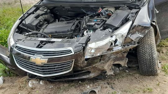 Wola Brwileńska: Chevrolet wypadł z drogi i uderzył w betonowy przepust