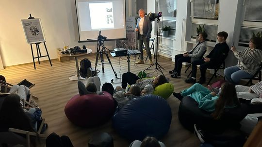 Oto świat widziany obiektywem. Warsztaty fotograficzne w ramach „Zawodowego Kompasu”