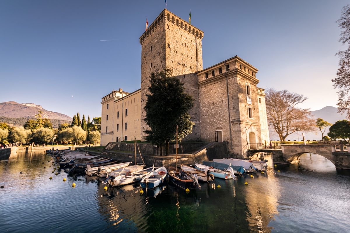 Fort Garda shutterstock 641436718