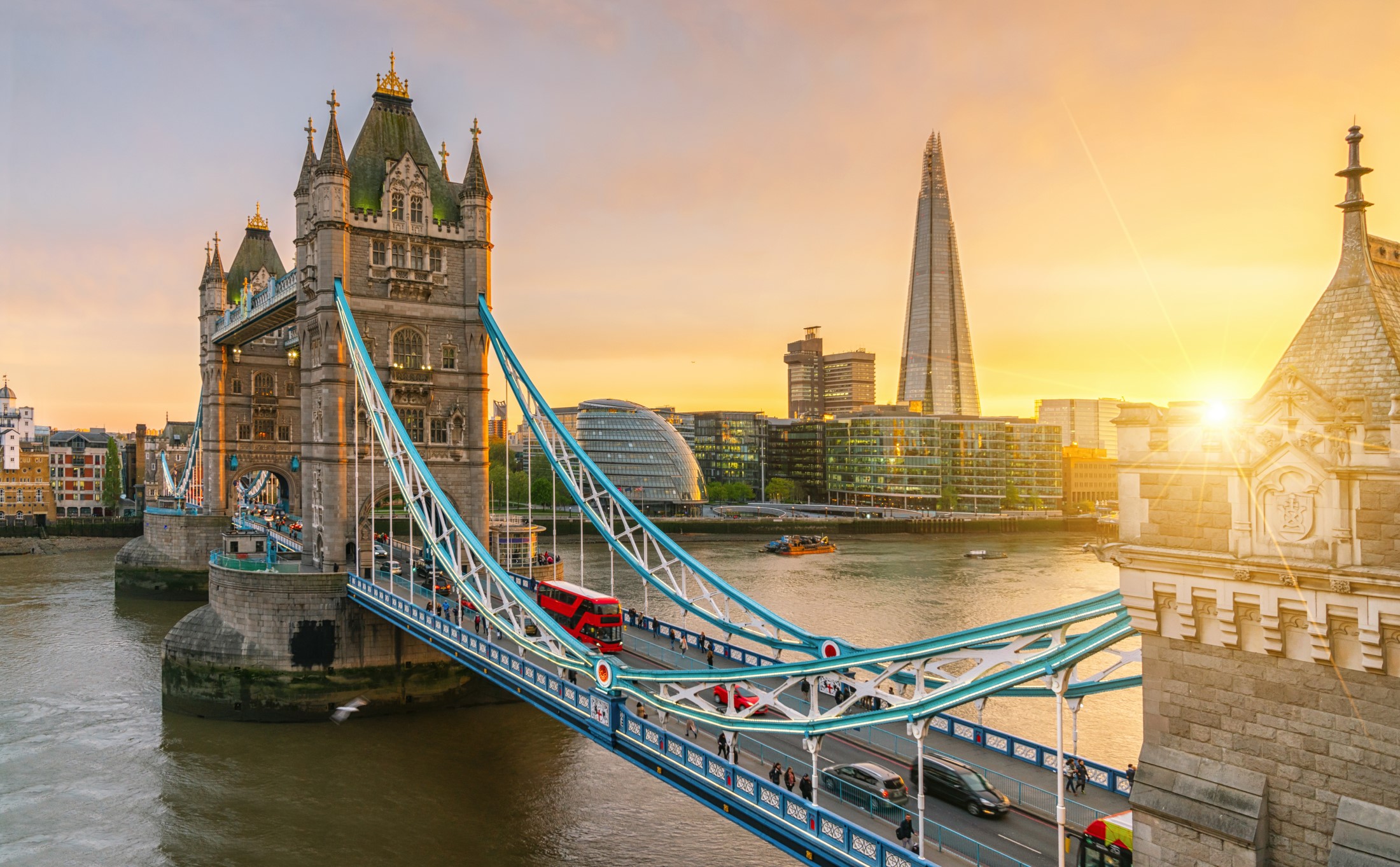 tower bridge london shutterstock 1512056930